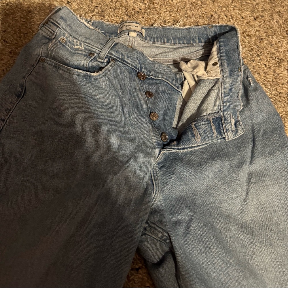 Abercrombie & Fitch Dad High Rise Curve Love Jeans - Picture 4 of 5